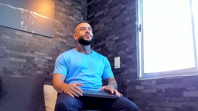 Snapshot of BruceDallas chatting on 10/02/25, 09:44 BruceDallas online show from 10/02/25, 09:44