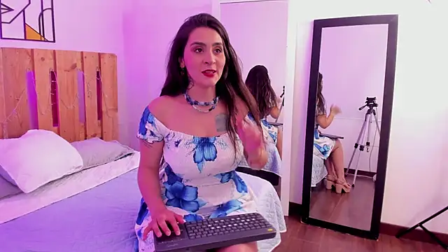 emily amaya online show from 07/07/26, 08:35