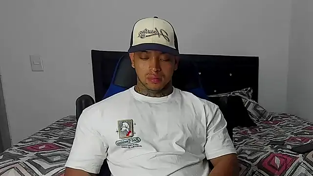 Snapshot of Stiven_collins chatting on 02/02/25, 06:37 Stiven collins online show from 02/02/25, 06:37