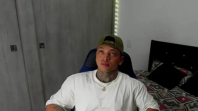 Snapshot of Stiven_collins chatting on 02/18/25, 06:26 Stiven collins online show from 02/18/25, 06:26