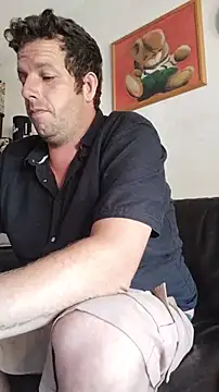 Snapshot of Knuffelstaaf123 chatting on 07/19/26, 03:27 Knuffelstaaf123 online show from 07/19/26, 03:27