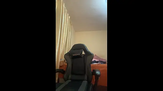 Snapshot of Zazz015 chatting on 01/07/26, 04:53 Zazz015 online show from 01/07/26, 04:53