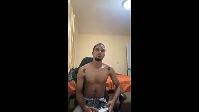 Snapshot of Zazz015 chatting on 01/15/26, 04:44 Zazz015 online show from 01/15/26, 04:44