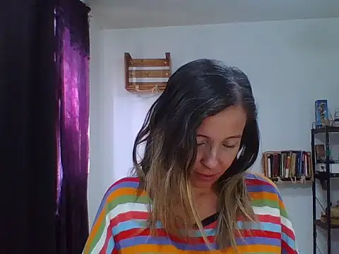 Snapshot of charlott_ponce chatting on 10/22/25, 08:08 charlott ponce online show from 10/22/25, 08:08