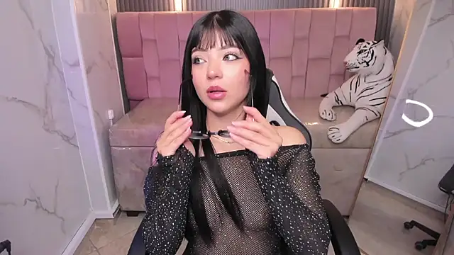 Snapshot of _mia_collins_b_ chatting on 10/08/25, 01:09 mia collins b online show from 10/08/25, 01:09