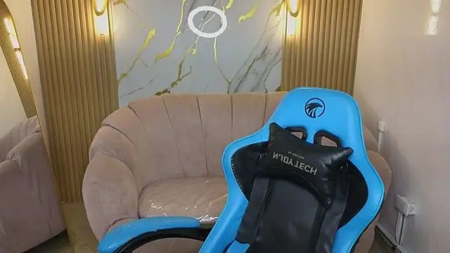 Snapshot of _mia_collins_b_ chatting on 11/29/25, 01:14 mia collins b online show from 11/29/25, 01:14