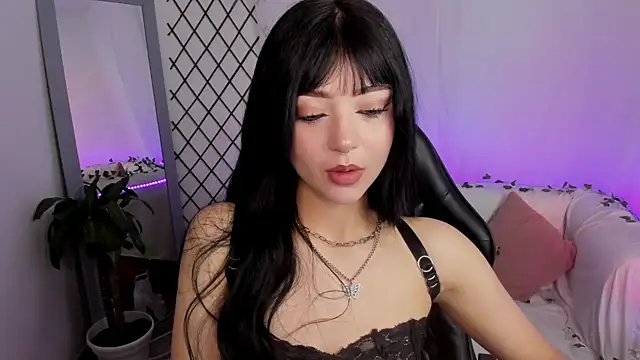 Snapshot of _mia_collins_b_ chatting on 05/14/26, 11:00 mia collins b online show from 05/14/26, 11:00