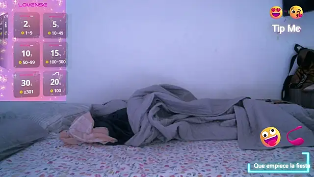 Snapshot of chicantonella chatting on 09/18/25, 04:20 chicantonella online show from 09/18/25, 04:20