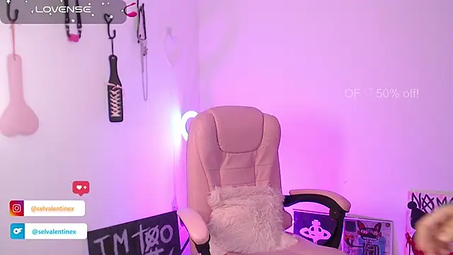 Snapshot of selvalentinex chatting on 12/19/25, 02:40 selvalentinex online show from 12/19/25, 02:40