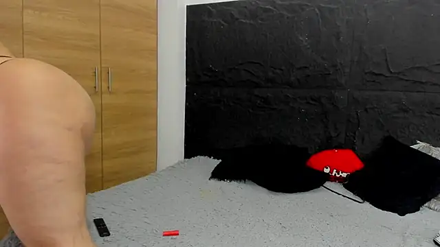 Snapshot of emakross chatting on 03/08/25, 12:00 emakross online show from 03/08/25, 12:00