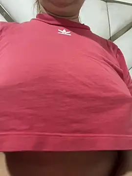 Snapshot of ruby_santana777 chatting on 03/04/25, 01:38 ruby santana777 online show from 03/04/25, 01:38