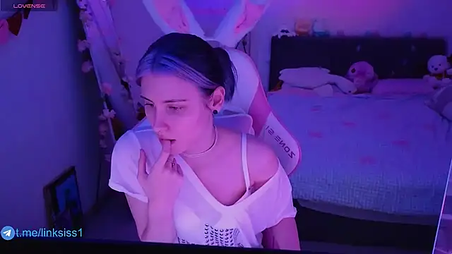 Snapshot of twicewetgirl chatting on 03/19/26, 10:41 twicewetgirl online show from 03/19/26, 10:41