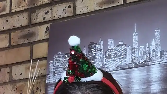 Snapshot of Astoria_Moon chatting on 12/20/25, 12:12 Astoria Moon online show from 12/20/25, 12:12