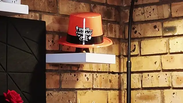 Snapshot of Astoria_Moon chatting on 02/13/26, 07:32 Astoria Moon online show from 02/13/26, 07:32