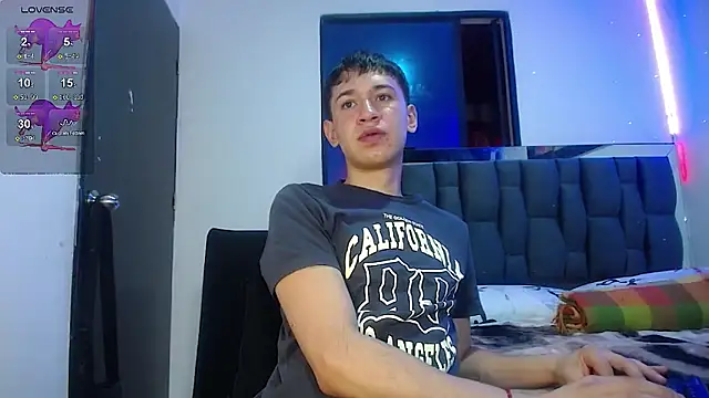 Snapshot of Mr_daren_ chatting on 02/17/25, 05:21 Mr daren online show from 02/17/25, 05:21