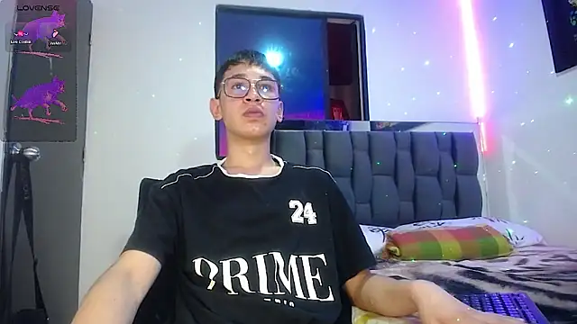 Snapshot of Mr_daren_ chatting on 02/18/25, 04:59 Mr daren online show from 02/18/25, 04:59