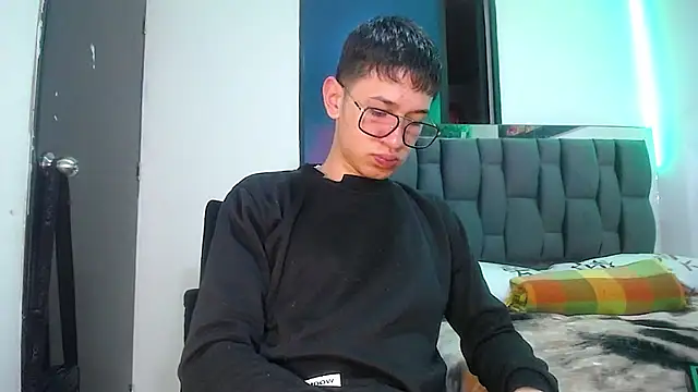 Snapshot of Mr_daren_ chatting on 02/19/25, 05:06 Mr daren online show from 02/19/25, 05:06