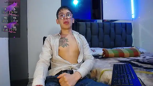 Snapshot of Mr_daren_ chatting on 02/24/25, 08:25 Mr daren online show from 02/24/25, 08:25