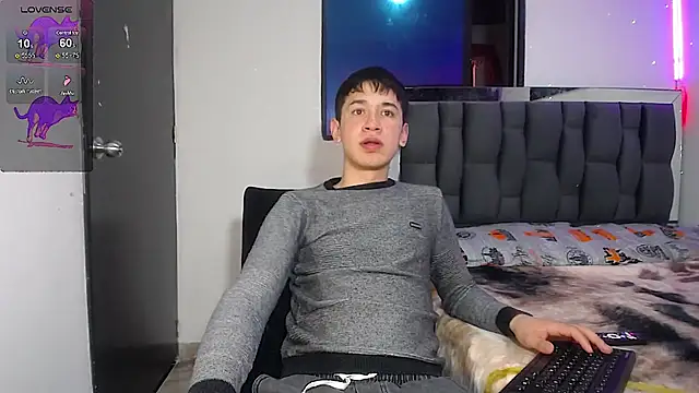 Snapshot of Mr_daren_ chatting on 03/03/25, 08:32 Mr daren online show from 03/03/25, 08:32