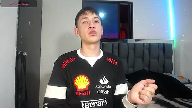 Snapshot of Mr_daren_ chatting on 03/13/25, 06:34 Mr daren online show from 03/13/25, 06:34