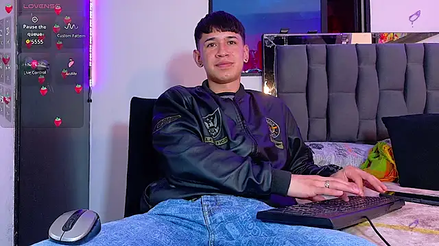 Snapshot of Mr_daren_ chatting on 09/09/25, 04:39 Mr daren online show from 09/09/25, 04:39