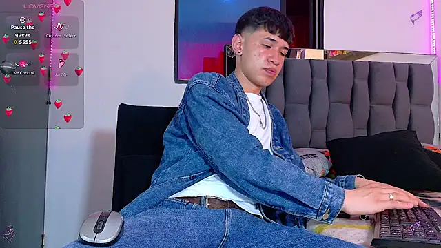 Snapshot of Mr_daren_ chatting on 09/13/25, 05:13 Mr daren online show from 09/13/25, 05:13