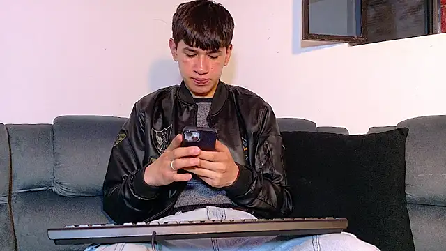 Snapshot of Mr_daren_ chatting on 10/14/25, 04:52 Mr daren online show from 10/14/25, 04:52