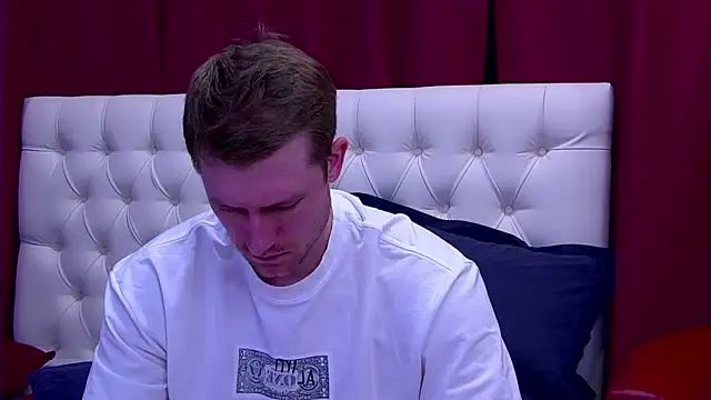 Snapshot of EthanPinkman chatting on 09/18/25, 04:14 EthanPinkman online show from 09/18/25, 04:14