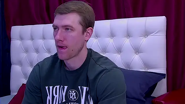 Snapshot of EthanPinkman chatting on 09/24/25, 04:05 EthanPinkman online show from 09/24/25, 04:05