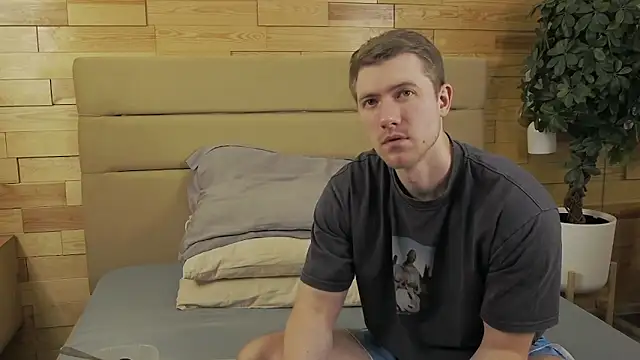 Snapshot of EthanPinkman chatting on 10/15/25, 04:23 EthanPinkman online show from 10/15/25, 04:23