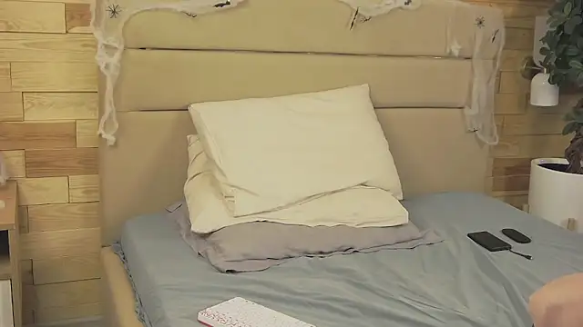 Snapshot of EthanPinkman chatting on 10/21/25, 09:32 EthanPinkman online show from 10/21/25, 09:32