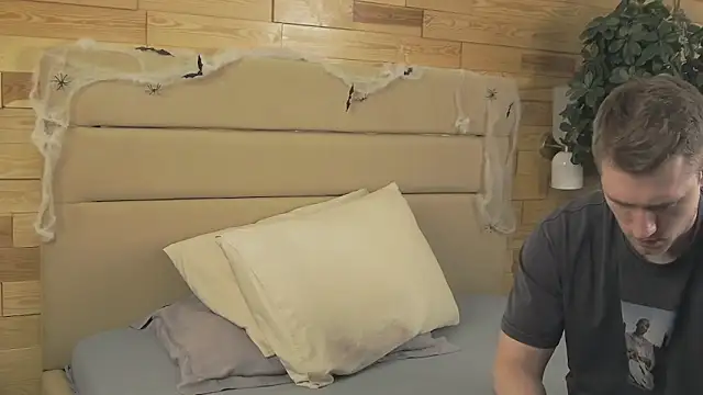 Snapshot of EthanPinkman chatting on 10/23/25, 04:23 EthanPinkman online show from 10/23/25, 04:23