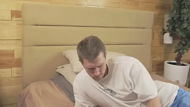 Snapshot of EthanPinkman chatting on 11/08/25, 04:01 EthanPinkman online show from 11/08/25, 04:01