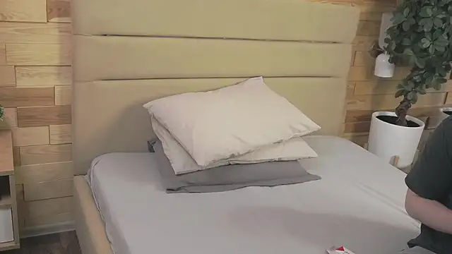 Snapshot of EthanPinkman chatting on 11/22/25, 04:11 EthanPinkman online show from 11/22/25, 04:11