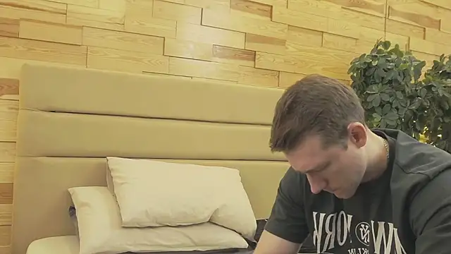 Snapshot of EthanPinkman chatting on 12/01/25, 04:28 EthanPinkman online show from 12/01/25, 04:28