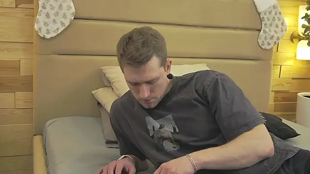 Snapshot of EthanPinkman chatting on 12/15/25, 04:39 EthanPinkman online show from 12/15/25, 04:39