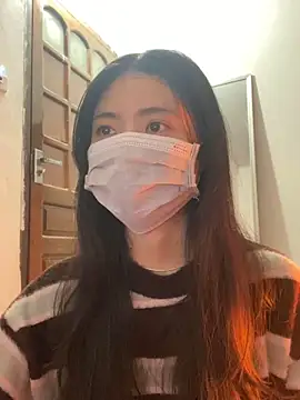 Snapshot of -hanime- chatting on 12/17/24, 02:01 -hanime- online show from 12/17/24, 02:01