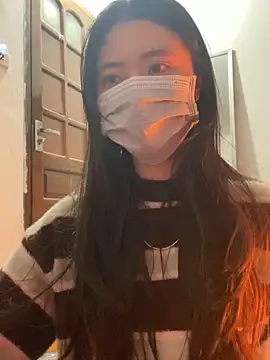 Snapshot of -hanime- chatting on 12/18/24, 07:15 -hanime- online show from 12/18/24, 07:15