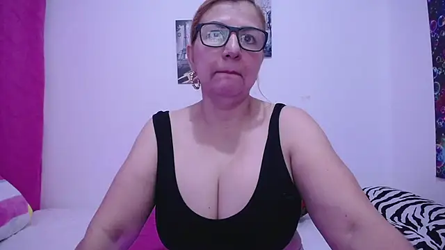 Snapshot of razzisweet chatting on 01/22/25, 01:42 razzisweet online show from 01/22/25, 01:42