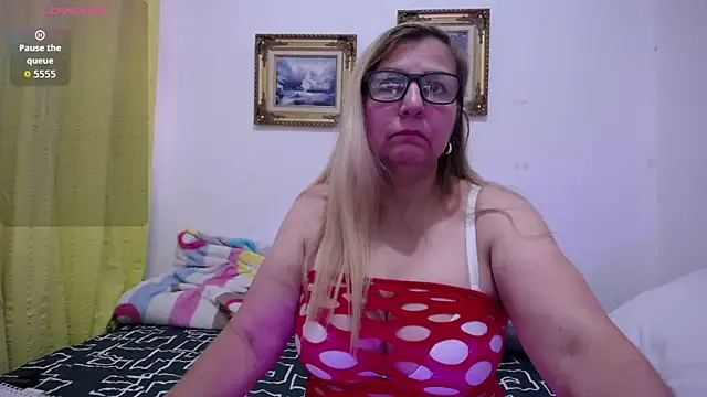 Snapshot of razzisweet chatting on 03/02/26, 02:57 razzisweet online show from 03/02/26, 02:57