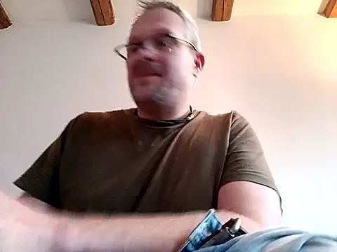 Snapshot of Heidemensch chatting on 12/19/24, 12:23 Heidemensch online show from 12/19/24, 12:23