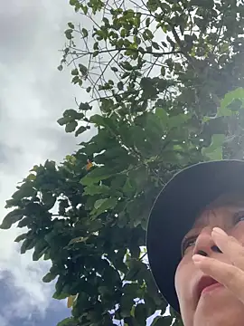 Snapshot of 2HotAsain4u chatting on 10/26/25, 05:13 2HotAsain4u online show from 10/26/25, 05:13