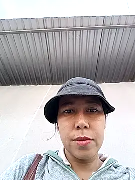 Snapshot of 2HotAsain4u chatting on 12/16/25, 01:43 2HotAsain4u online show from 12/16/25, 01:43