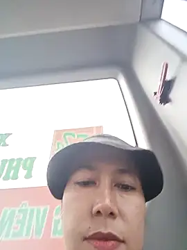 Snapshot of 2HotAsain4u chatting on 12/23/25, 12:52 2HotAsain4u online show from 12/23/25, 12:52