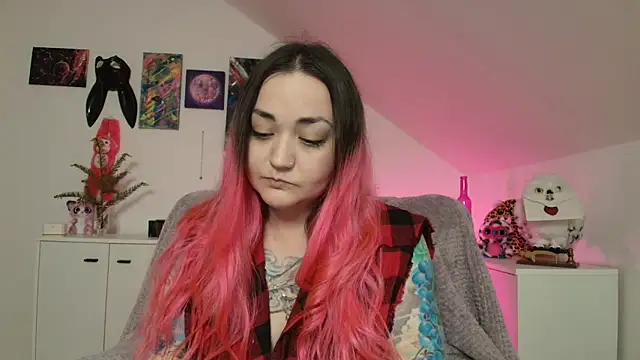 PinkHurricaneOfficial online show from 04/15/26, 12:23