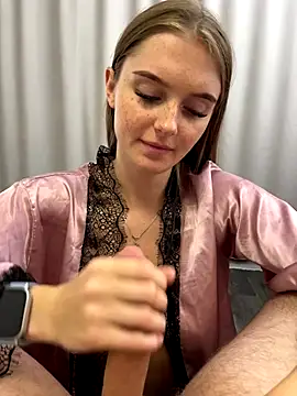 Snapshot of lovelly_molly chatting on 11/07/25, 09:15 lovelly molly online show from 11/07/25, 09:15