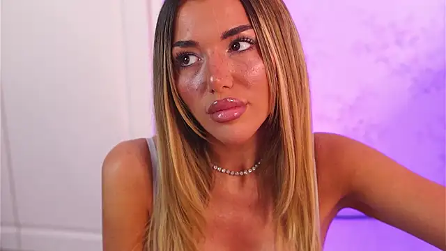 ClaraHazel online show from 11/19/25, 04:01