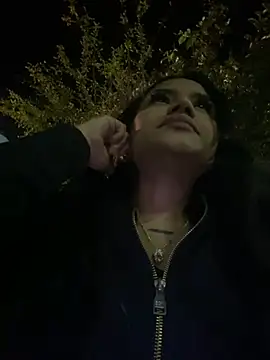 Snapshot of Riana_Kean chatting on 12/22/24, 05:01 Riana Kean online show from 12/22/24, 05:01