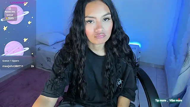 Snapshot of Riana_Kean chatting on 01/28/25, 02:43 Riana Kean online show from 01/28/25, 02:43