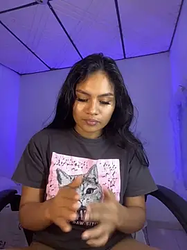 Snapshot of Riana_Kean chatting on 02/06/25, 10:32 Riana Kean online show from 02/06/25, 10:32